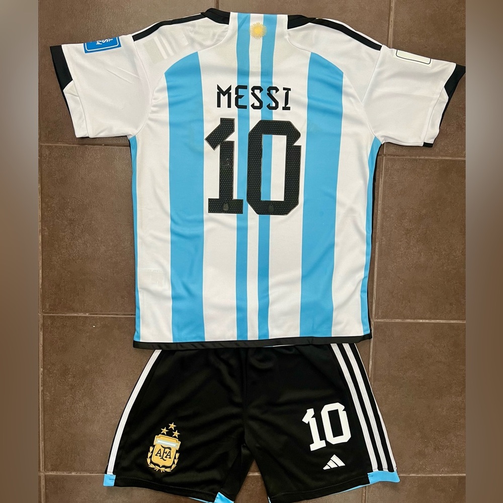 Kids Argentina Messi world cup Soccer Jersey with Shorts - Size XL # 26